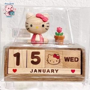Hello Kitty Sanrio Flower Perpetual Calendar Wooden Block Toy Gadget Home Office